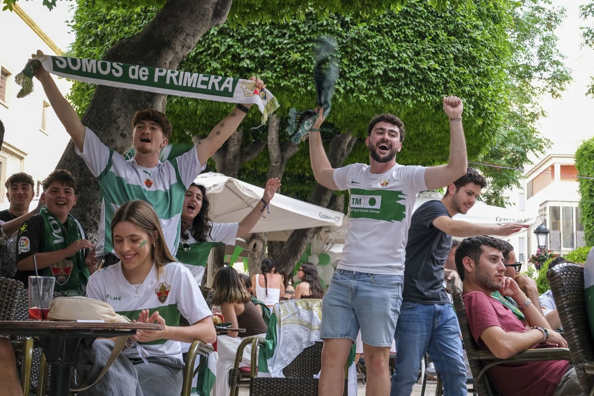 Elche se lanza a la calle para celebrar el ascenso de su equipo ...
