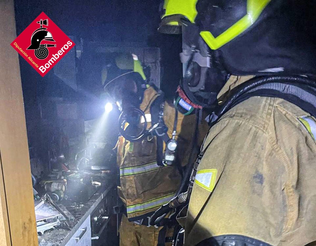 Desalojan un edificio en Elda de madrugada por un incendio - Diario de ...