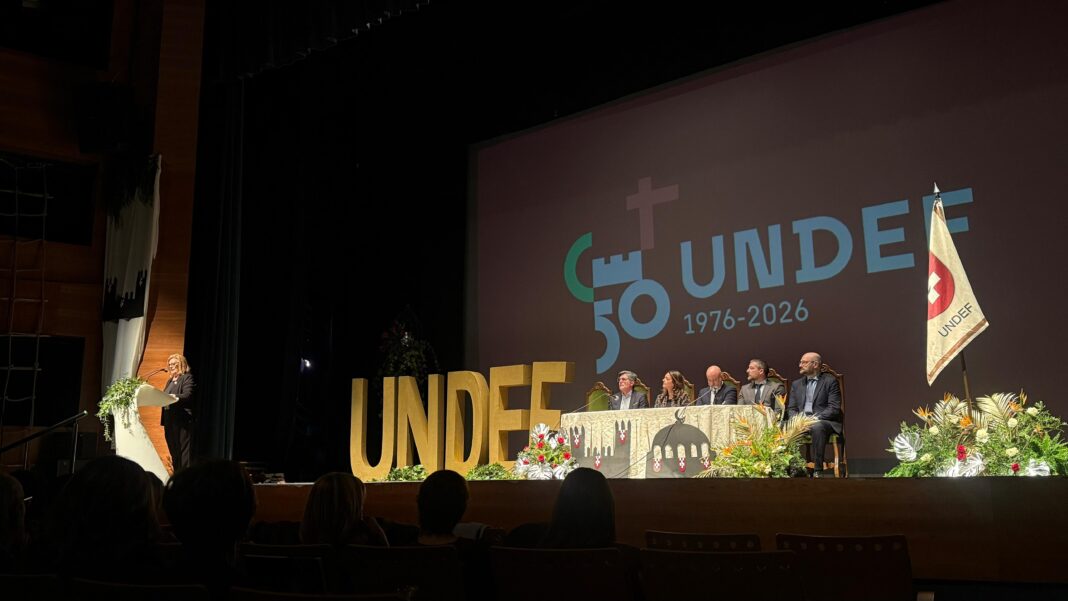 Nuria Martínez pone en valor en Ibi las fiestas de Moros y Cristianos como emblema de las señas de identidad valencianas y como patrimonio cultural y turístico