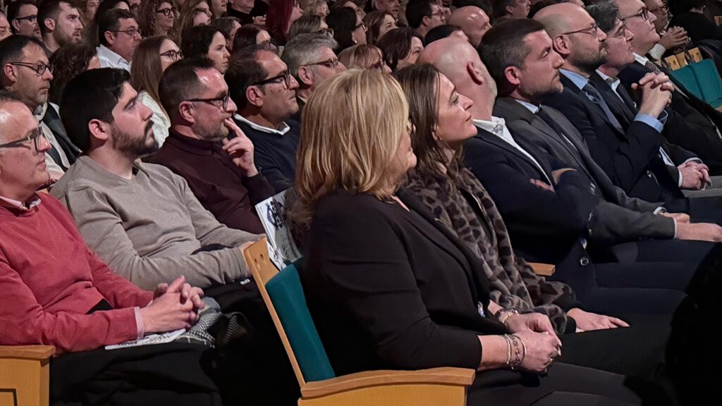 Nuria Martínez pone en valor en Ibi las fiestas de Moros y Cristianos como emblema de las señas de identidad valencianas y como patrimonio cultural y turístico