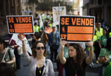 La huelga educativa reúne a 10.000 personas en Alicante y deja un seguimiento oficial del 32,56% y sindical del 80 %