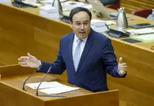 Juanfran Pérez Llorca, president de la Generalitat, durante el pleno de Les Corts Valencianes