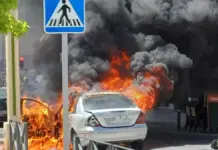 Un incendio calcina un vehículo junto al Polideportivo El Pla de Elche