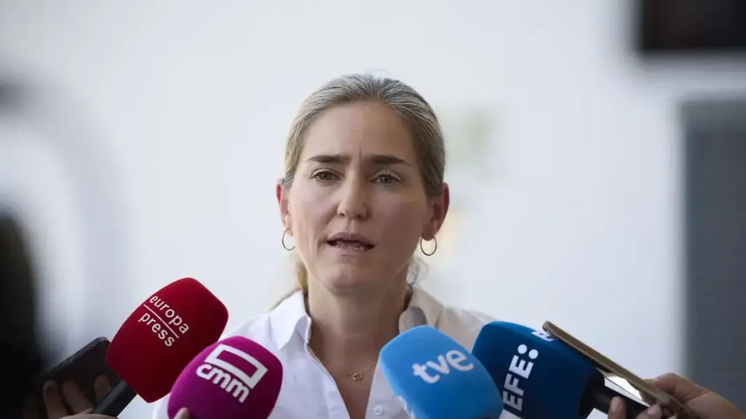 Sara Aagesen visita la base de la BRIF de La Iglesuela, Toledo