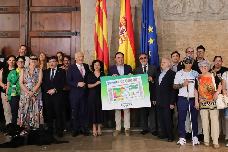 Juanfran Pérez Llorca con representantes de Grupo Social ONCE durante una reunión oficial