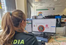 Suplantan a un empleado para robarle el finiquito y la última nómina en una empresa valenciana Investigadora de la Guardia Civil en una imagen facilitada a EFE