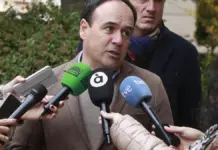 Becas reforzadas y matrículas gratuitas para premiar el esfuerzo en la universidad valenciana Juanfran Pérez Llorca atiende a los medios en una comparecencia institucional