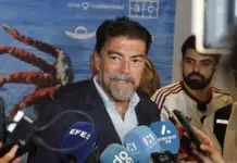 Luis Barcala atiende a los medios en la presentación de Alicante Gastronómica en Alicante