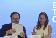 Alicante tendrá en 2027 un campus gratuito de programación e IA impulsado por Generalitat y Fundación Telefónica Juanfran Pérez Llorca e Isabel Salazar firman el acuerdo del campus de programación 42 Alicante.