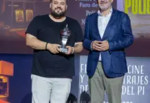 El corto ‘Polígono X’ se lleva el Faro de Plata del Festival de Cine de l’Alfàs del Pi Un momento del Festival de Cine de l’Alfàs del Pi con el corto “Polígono X” y su autor, Néstor López.