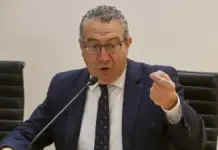 Toni Pérez, presidente de la Diputación de Alicante, durante la presentación del plan +Cerca 2026.