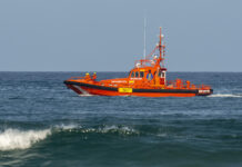 Rescatados en Dénia dos adultos y dos menores cuyos kayaks eran arrastrados mar adentro Rescate Dènia