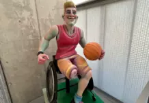 Elche exhibe el ninot indultado del Raval como símbolo del deporte inclusivo
