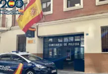 Frustran el robo del móvil a una turista en Alicante y detiene a cuatro personas