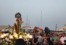 La Virgen del Carmen reúne a miles de personas en las procesiones marítima y terrestre de El Campello