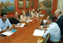 Cuatro exresponsables municipales eluden la comisión sobre las viviendas de Les Naus en Alicante Vista general de una comisión de investigación en Alicante, con ausencia de Rocío Gómez