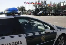 Hallan a un hombre muerto con signos de violencia en una urbanización de lujo de Torrevieja Patrulla de la Guardia Civil junto a una vivienda en Torrevieja, Alicante