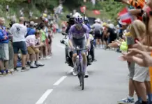 Mauro Schmid pedaleando durante una etapa del Tour de Francia