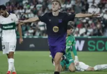 Fermín López celebra mientras el Barcelona marca el 0-5 frente a Elche en el estadio Martínez Valero