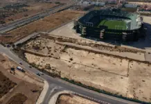 Las obras del entorno del Martínez Valero encaran su recta final con mejoras en accesos y aparcamientos Vista aérea de las obras de urbanización alrededor del estadio Martínez Valero en Elche
