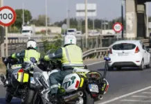 Casi un millón de desplazamientos en la Comunitat Valenciana por la operación retorno del verano Agentes de la Guardia Civil incorporándose al tráfico en una imagen de archivo