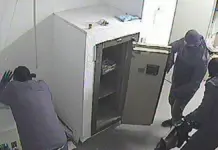 Agentes de la Guardia Civil durante una actuación policial relacionada con robos en bancos y salas de juego.
