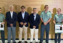 Autoridades y agentes de la Guardia Civil durante la presentación de la denuncia telemática en la sede electrónica