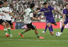 Cuatro históricos ponen a prueba al Elche en un septiembre clave Lucas Cepeda dispara a portería con la camiseta del Elche durante un partido de LaLiga
