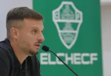 Martín Anselmi, entrenador del Elche CF, en una rueda de prensa.