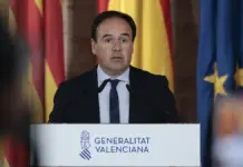 Juanfran Pérez Llorca comparece ante los medios de comunicación.