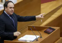 Juanfran Pérez Llorca durante su intervención en Les Corts Valencianes en el Debate de Política General