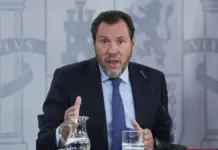 Los aeropuertos de la Comunitat Valenciana recibirán 1.270 millones en cinco años Óscar Puente habla en una rueda de prensa posterior al Consejo de Ministros en el Palacio de la Moncloa