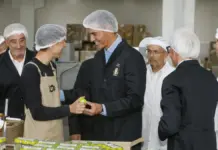 Los trabajadores de Carmencita muestran a Sánchez la nueva fábrica de especias en Novelda Pedro Sánchez recorre la nueva planta de Carmencita, empresa de condimentos