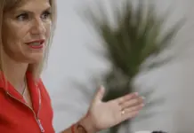 Bernabé presenta su candidatura a las primarias en València.