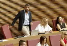 Carlos Mazón llega al Debate de Política General en Les Corts Valencianes, Valencia.