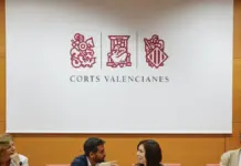 Diana Morant conversa con José Muñoz en un encuentro del PSPV-PSOE