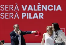 Pilar Bernabé y dirigentes del PSPV-PSOE en un acto de apoyo en València