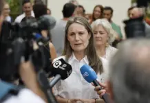 Primeros reconocimientos Memoria para quienes mantienen vivo el recuerdo de las víctimas de la DANA Rosa Álvarez, presidenta de la asociación víctimas mortales Dana, en un acto.