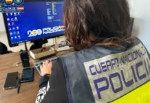 Investigadora de la Policía Nacional en una investigación policial