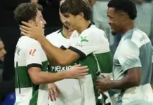 Elche CF aprovechará el parón con una mini concentración en San Pedro del Pinatar Jugadores del Elche celebran la victoria tras un partido ante el RCD Espanyol en un estadio