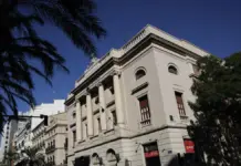 Así queda la programación del Teatro Principal tras su cierre por seguridad Exterior del Teatro Principal de Valencia tras su cierre