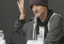 Michael Gracey, director de Disney, durante una rueda de prensa en Alicante.