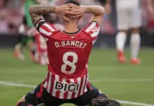 Oihan Sancet, del Athletic Club, lamenta una ocasión fallida ante el Elche en San Mamés