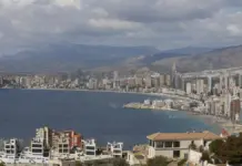 Vista general de Benidorm, con noticias sobre un asesinato en el municipio