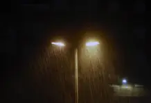 Lluvias torrenciales pondrán en jaque a Valencia y Castellón desde el jueves al mediodía Lluvia intensa sobre calles de València, imagen de archivo