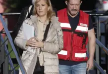 Salomé Pradas llega a una reunión del Cecopi por la dana ante el centro de coordinación