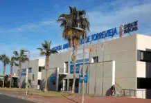 La ampliación del Hospital de Torrevieja sumará 187 camas y 667 sanitarios con una inversión de 175 millones Fachada del Hospital de Torrevieja en Alicante