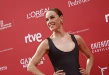 Raquel Sánchez Silva posa durante el pase gráfico de los III Premios Academia de la Moda Española