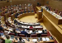 Vista general del pleno de Les Corts Valencianes