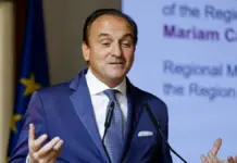 Alberto Cirio, presidente del Comité ECON, durante la clausura de un seminario en el Comité de las Regiones